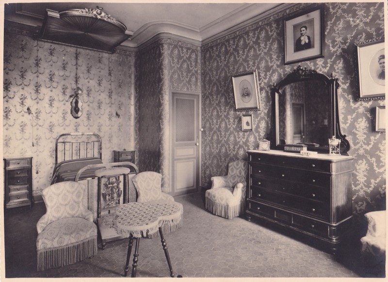 7 - Bd d'Athenes - Une chambre.jpg