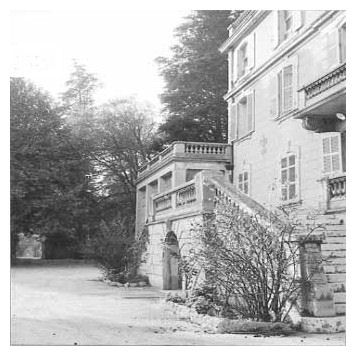 33-Saint Menet L'escalier du perron.jpg